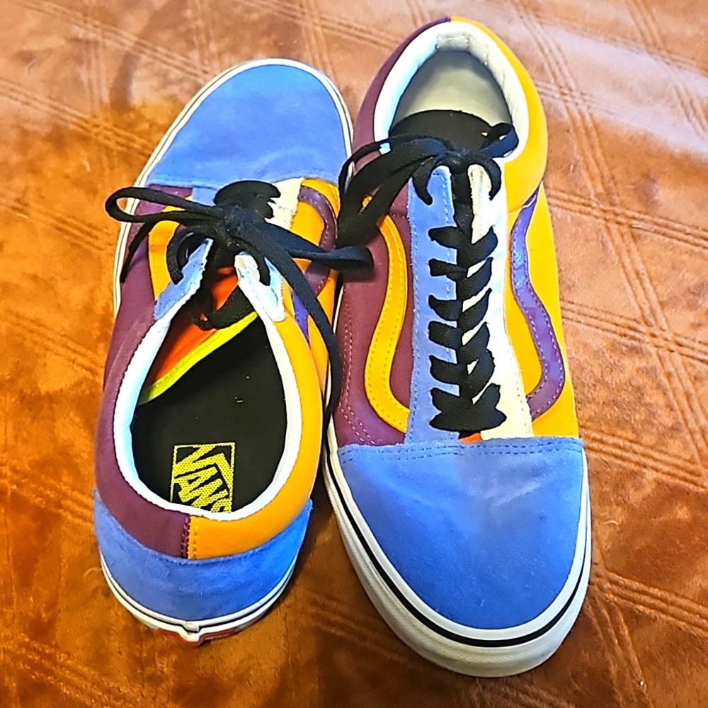 Size 10 unisex sneakers